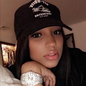 Meet your Posher, Mya